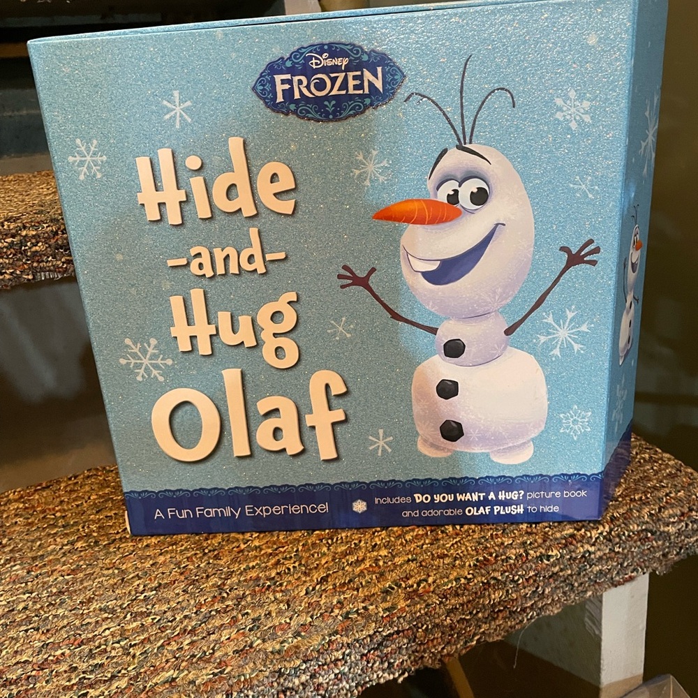 Disney Frozen Hide-and-Hug Olaf Set